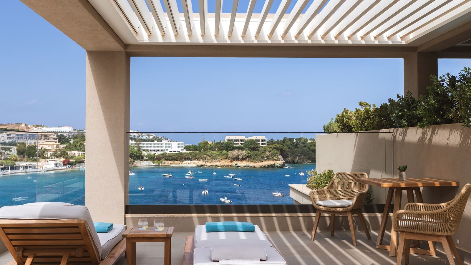 rooms-emerald-vip-suite-plunge-pool-sea-view