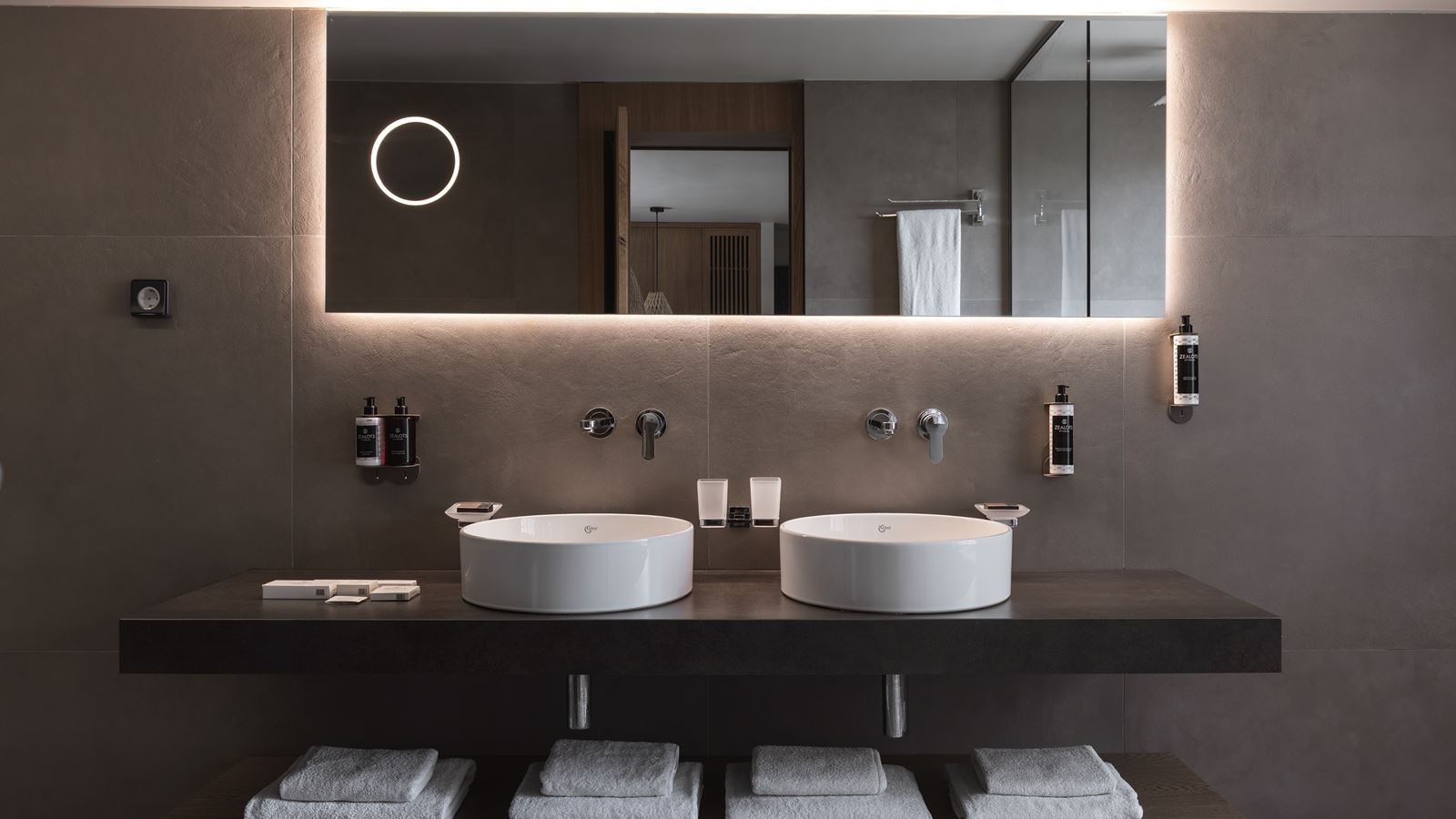 rooms-sapphire-vip-suite-plunge-pool-sea-view