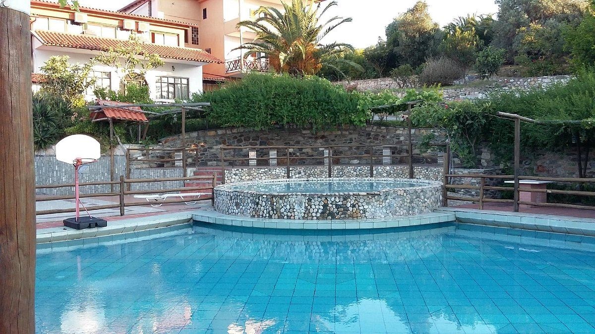 pools-outdoor-childrens-pool