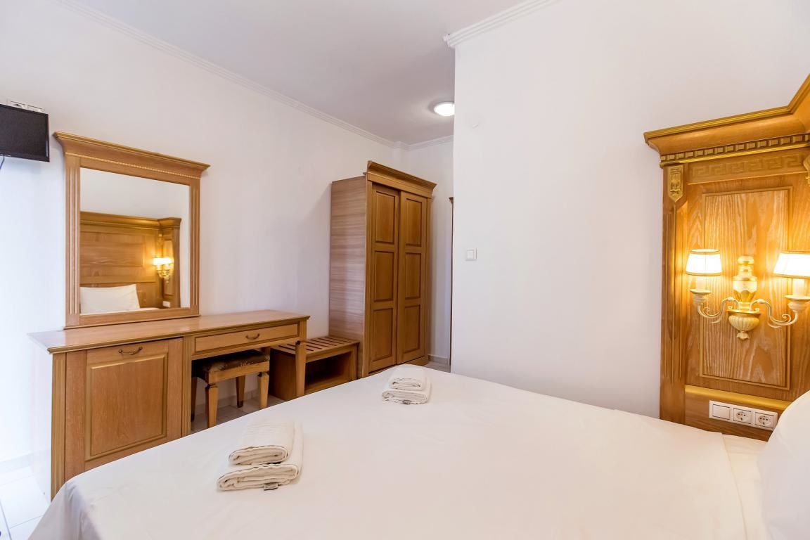 rooms-double-room-with-side-sea-view