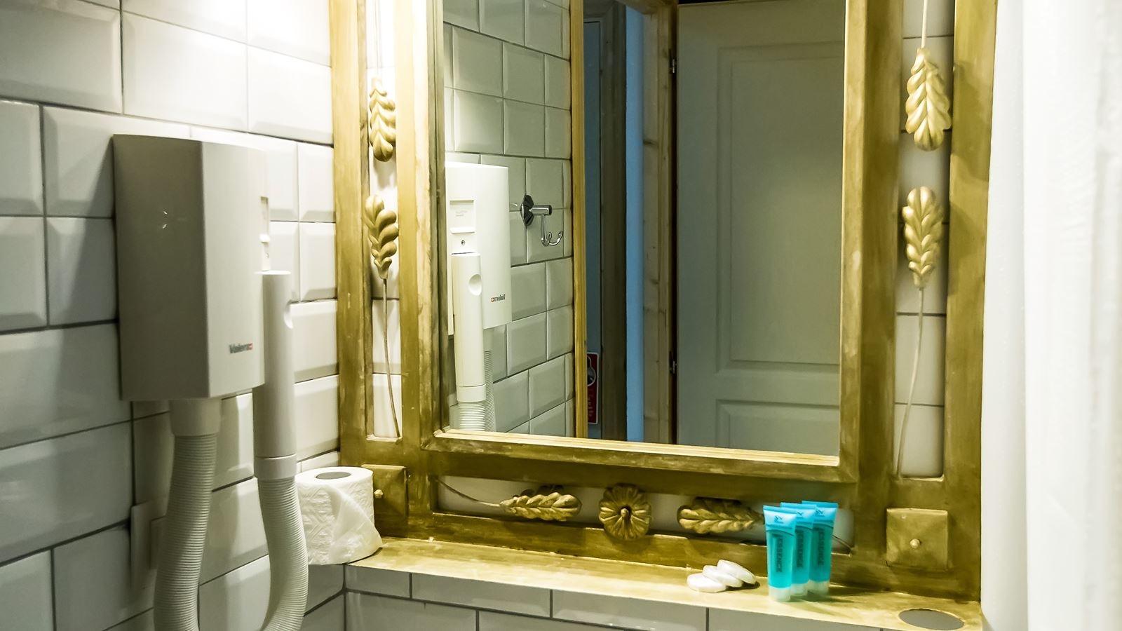 rooms-double-room-with-side-sea-view