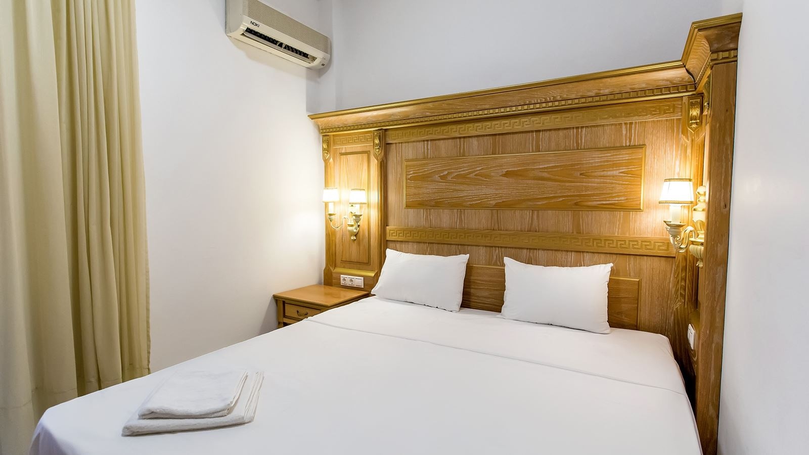 rooms-triple-room-with-side-sea-view