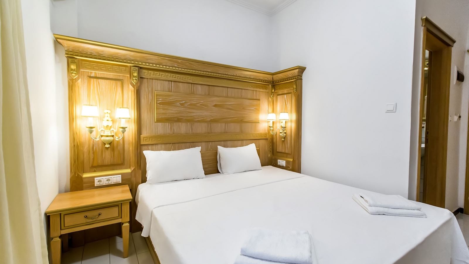 rooms-triple-room-with-side-sea-view