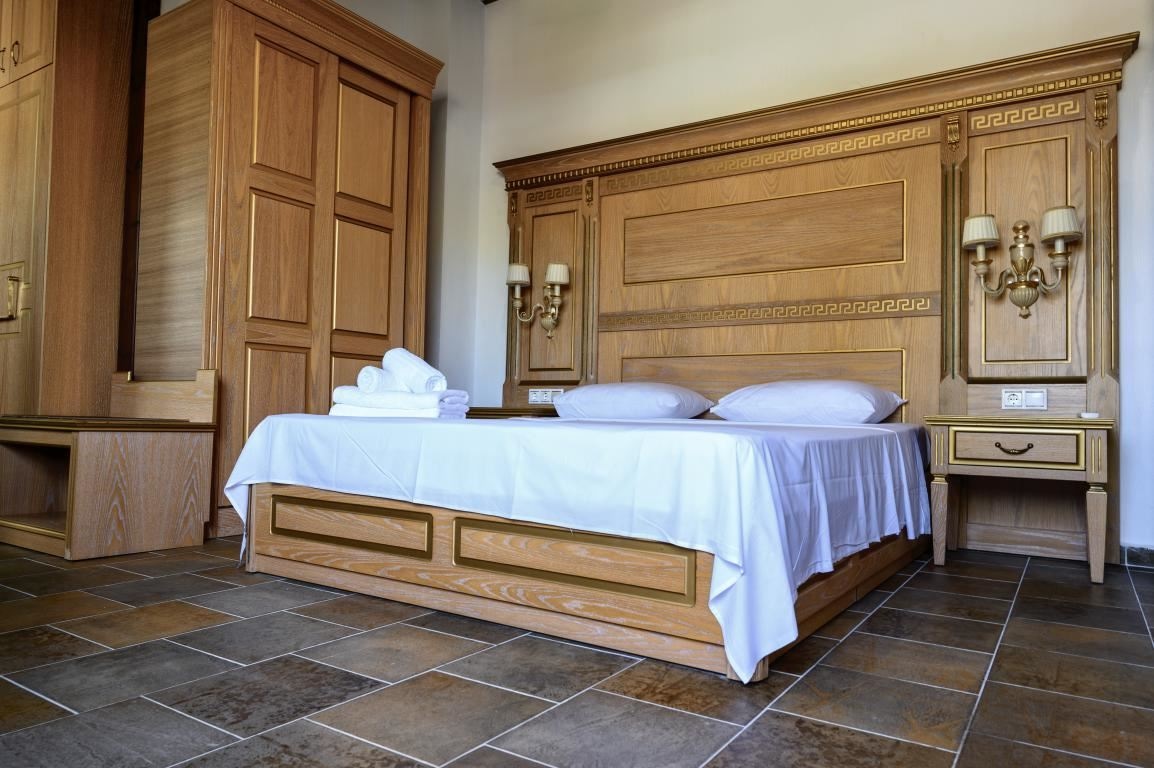 rooms-family-suite-pool-view