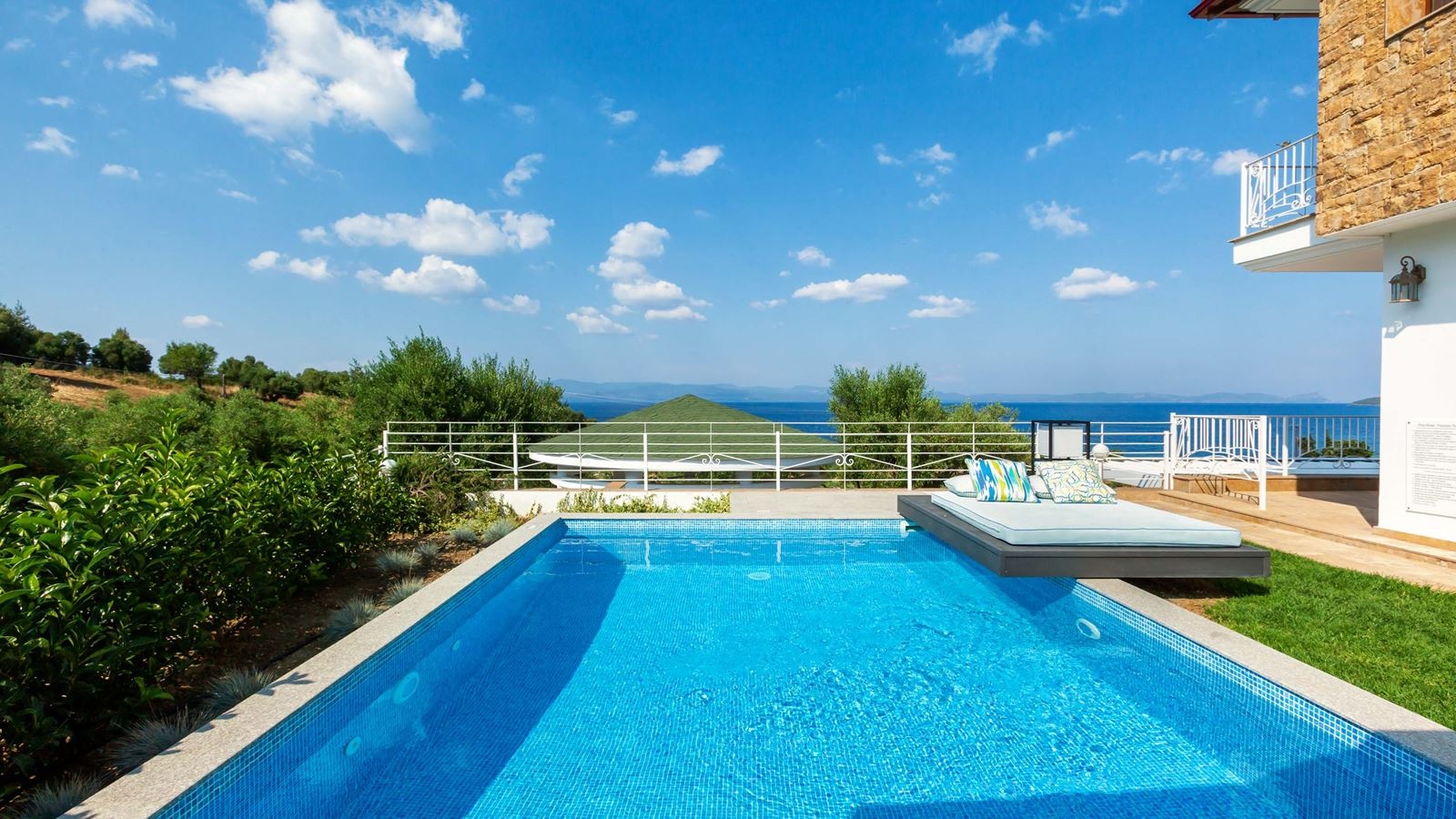 rooms-premium-suite-private-pool