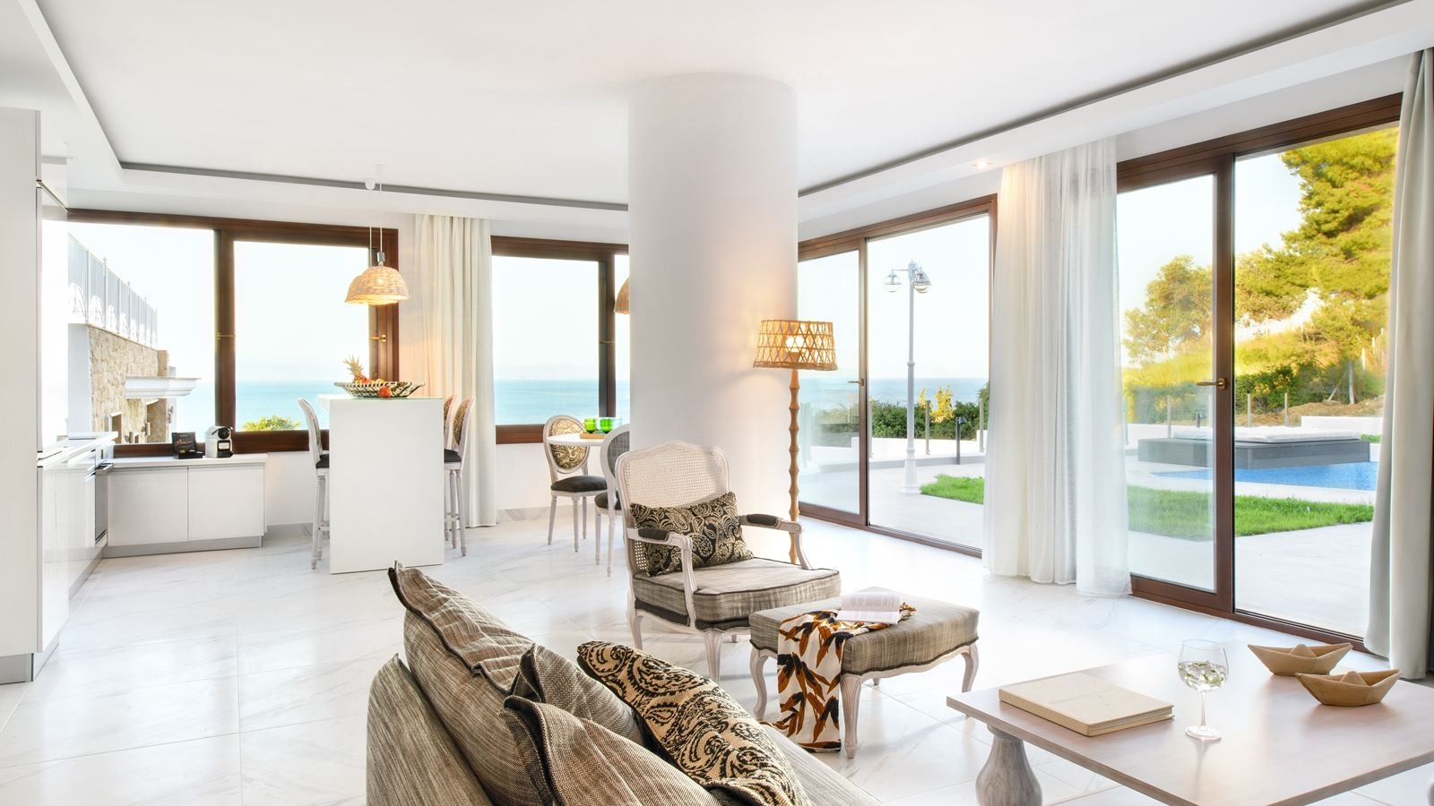 rooms-deluxe-suite-private-pool