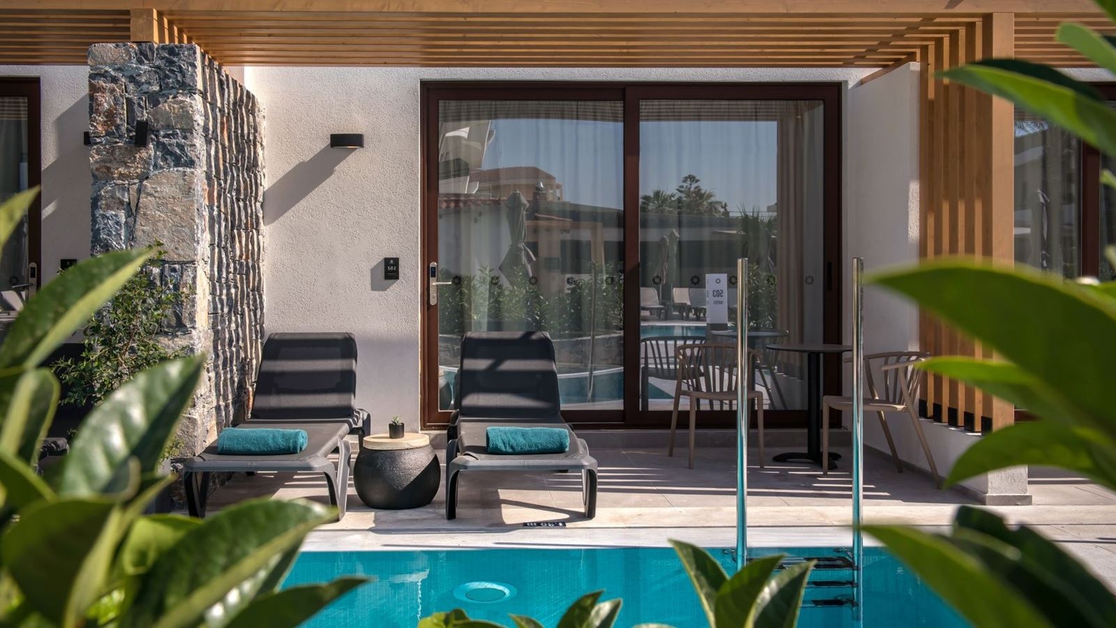 rooms-executive-junior-suite-sharedpool