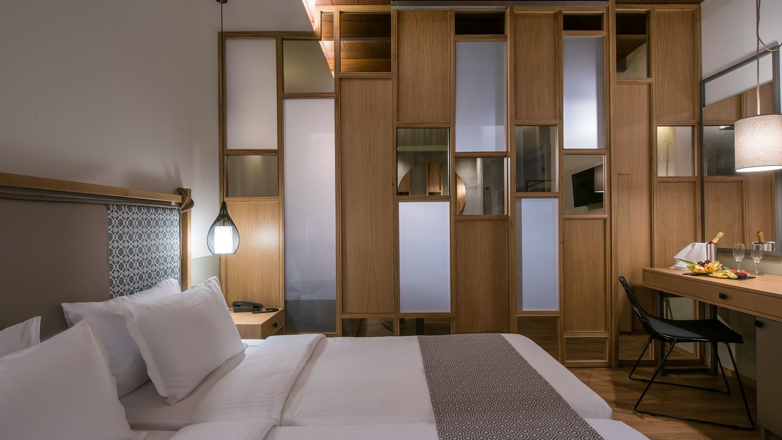 rooms-suite-1-bedroom-balcony-or-terrace