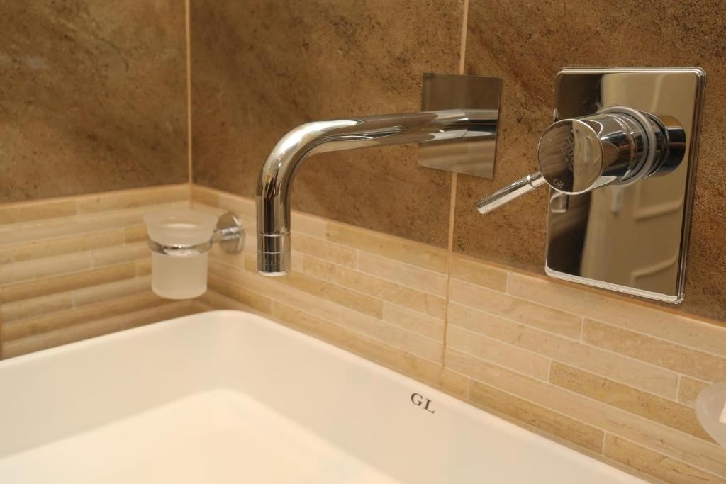 rooms-grande-superior-with-pool-view