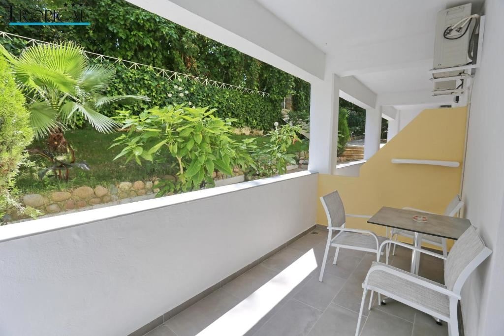 rooms-executive-room-with-garden-view