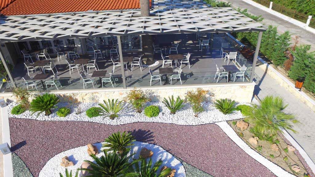 restaurants-pool-snack-bar