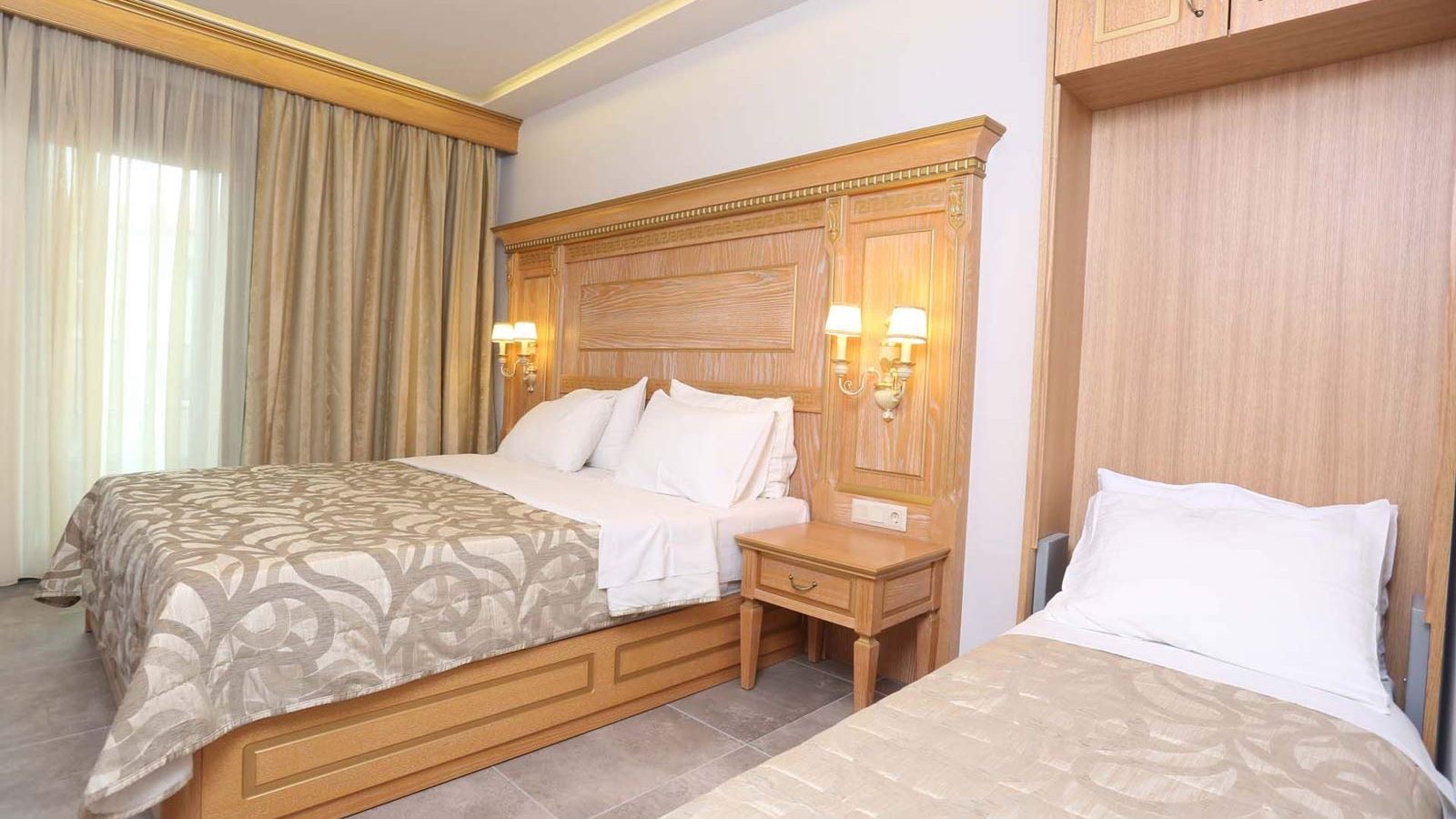 rooms-deluxe-double-room