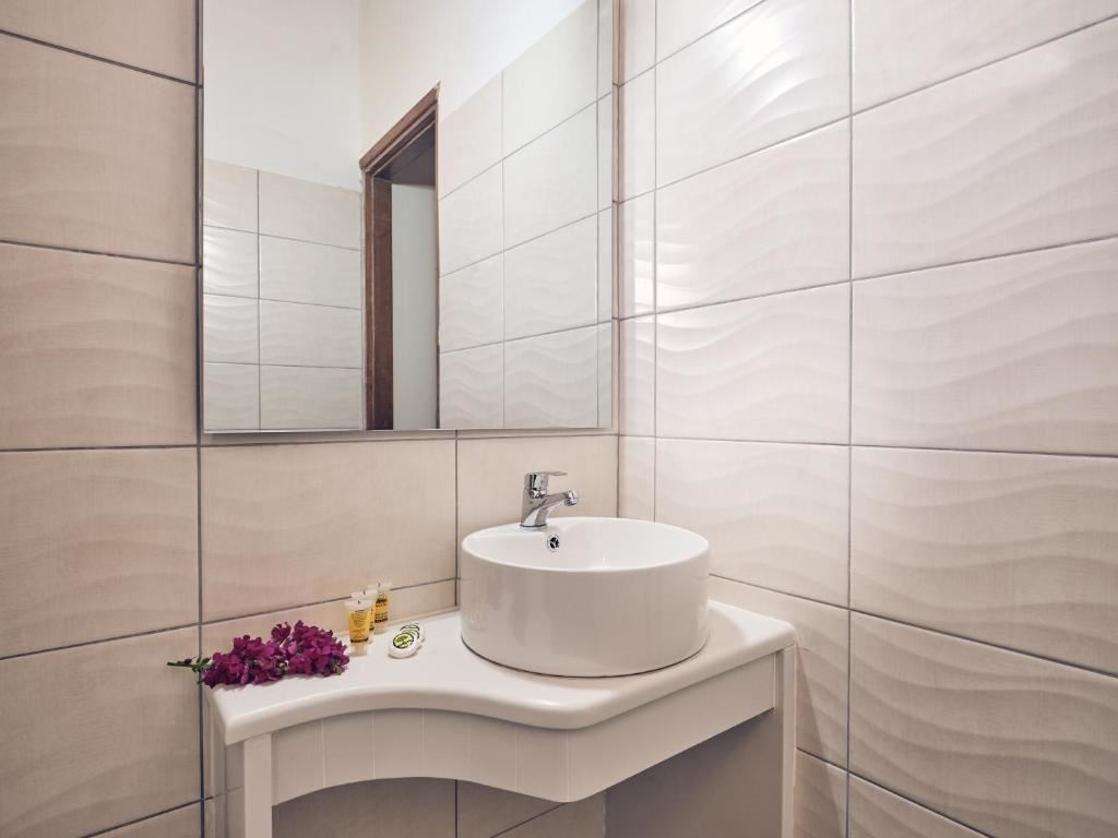 rooms-studio-triple-room