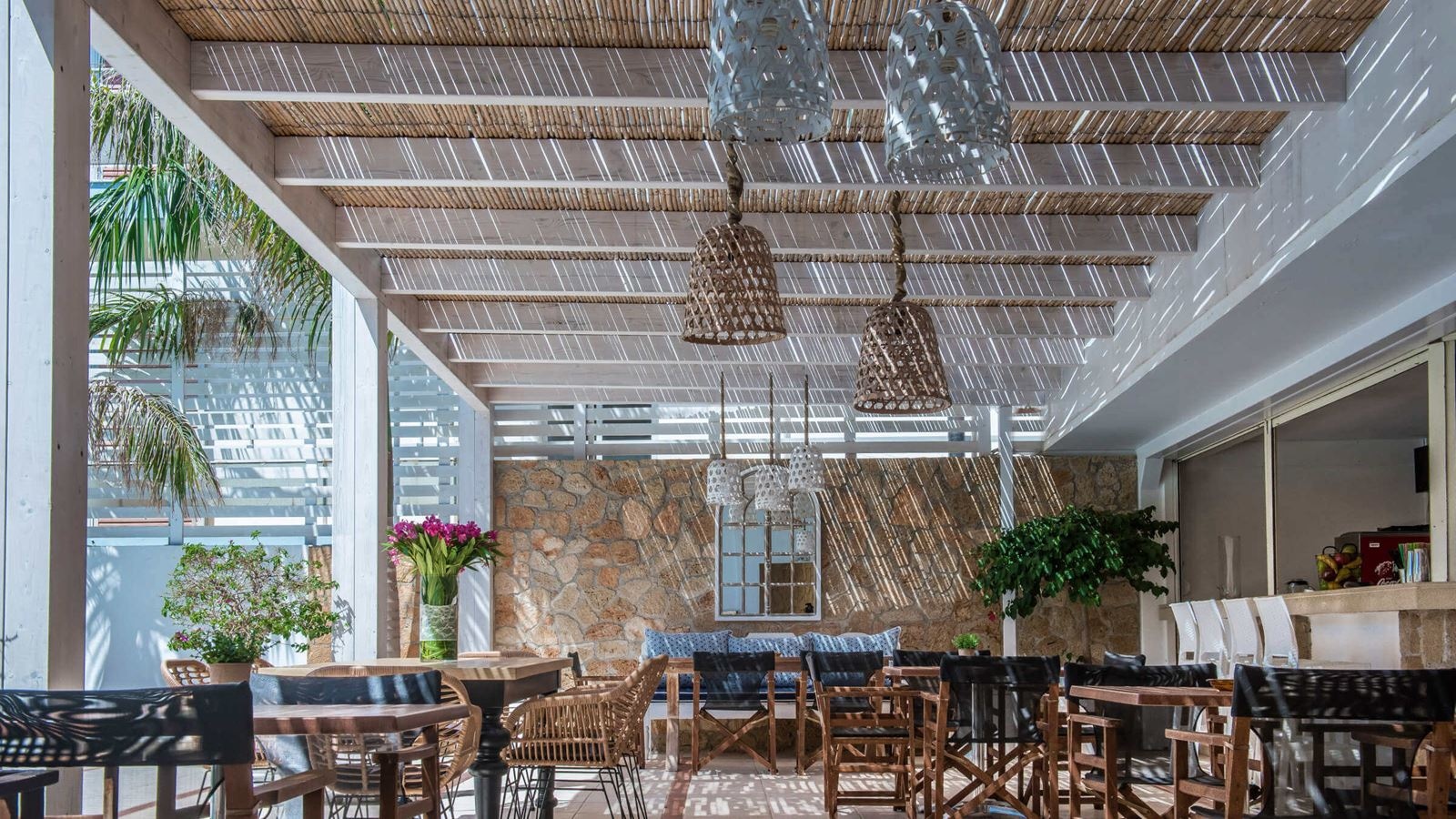 restaurants-pool-bar-danaides