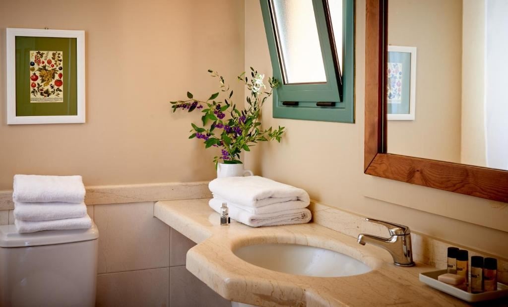 rooms-family-suite-with-kitchenette