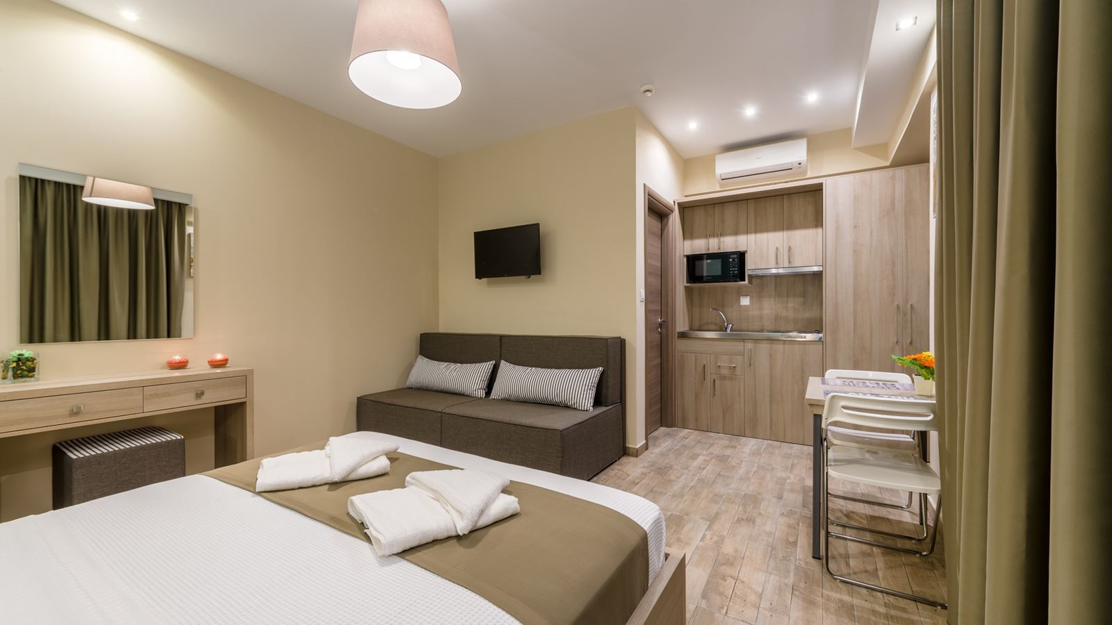 rooms-deluxe-double-room