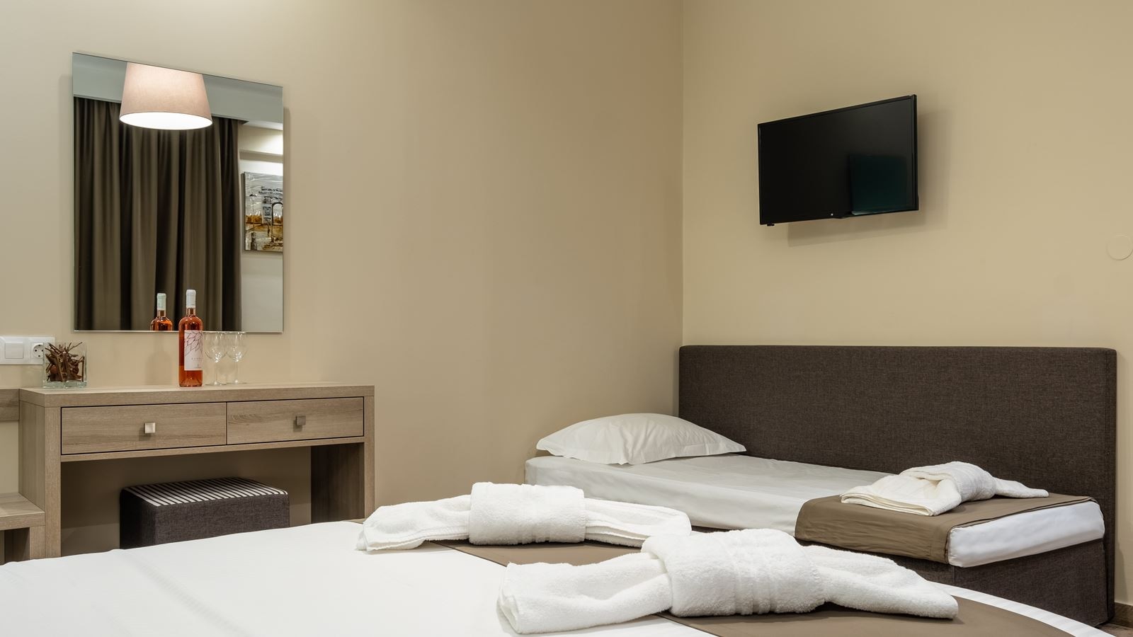 rooms-triple-standard-room