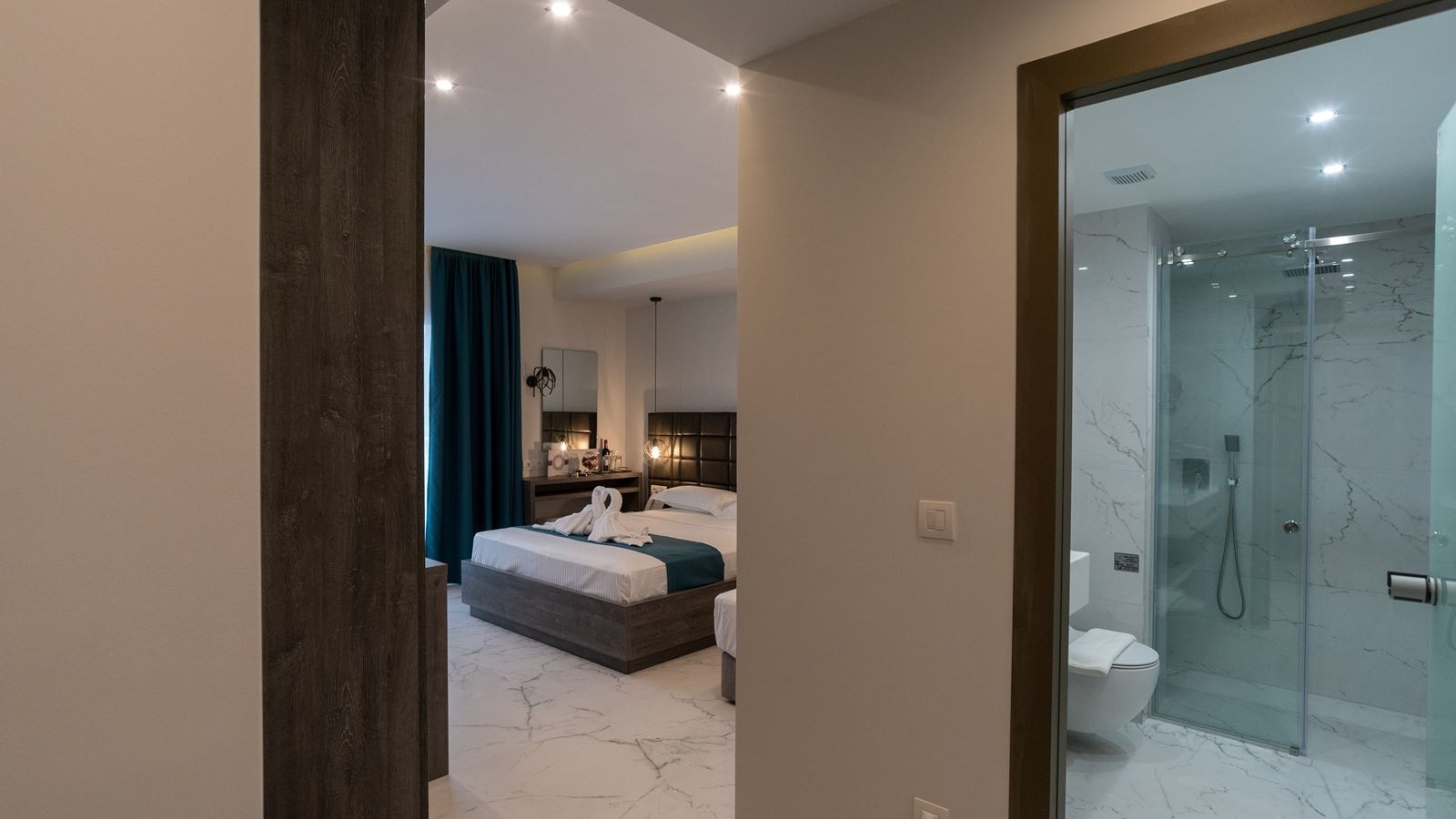 rooms-deluxe-triple-room