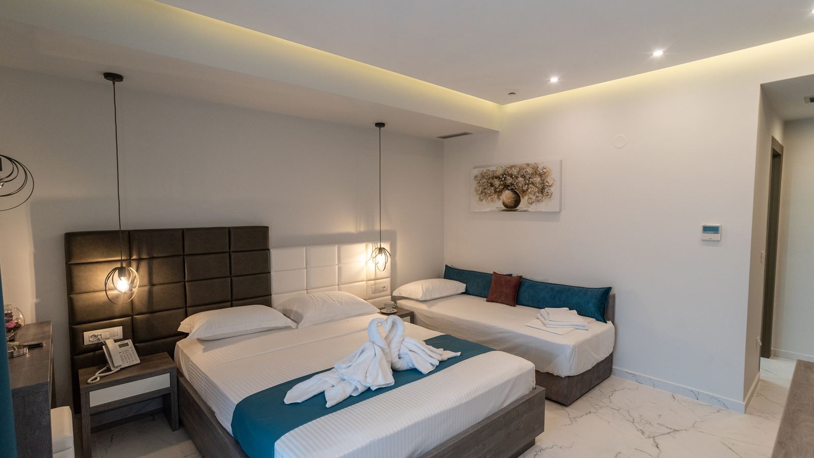 rooms-deluxe-triple-room