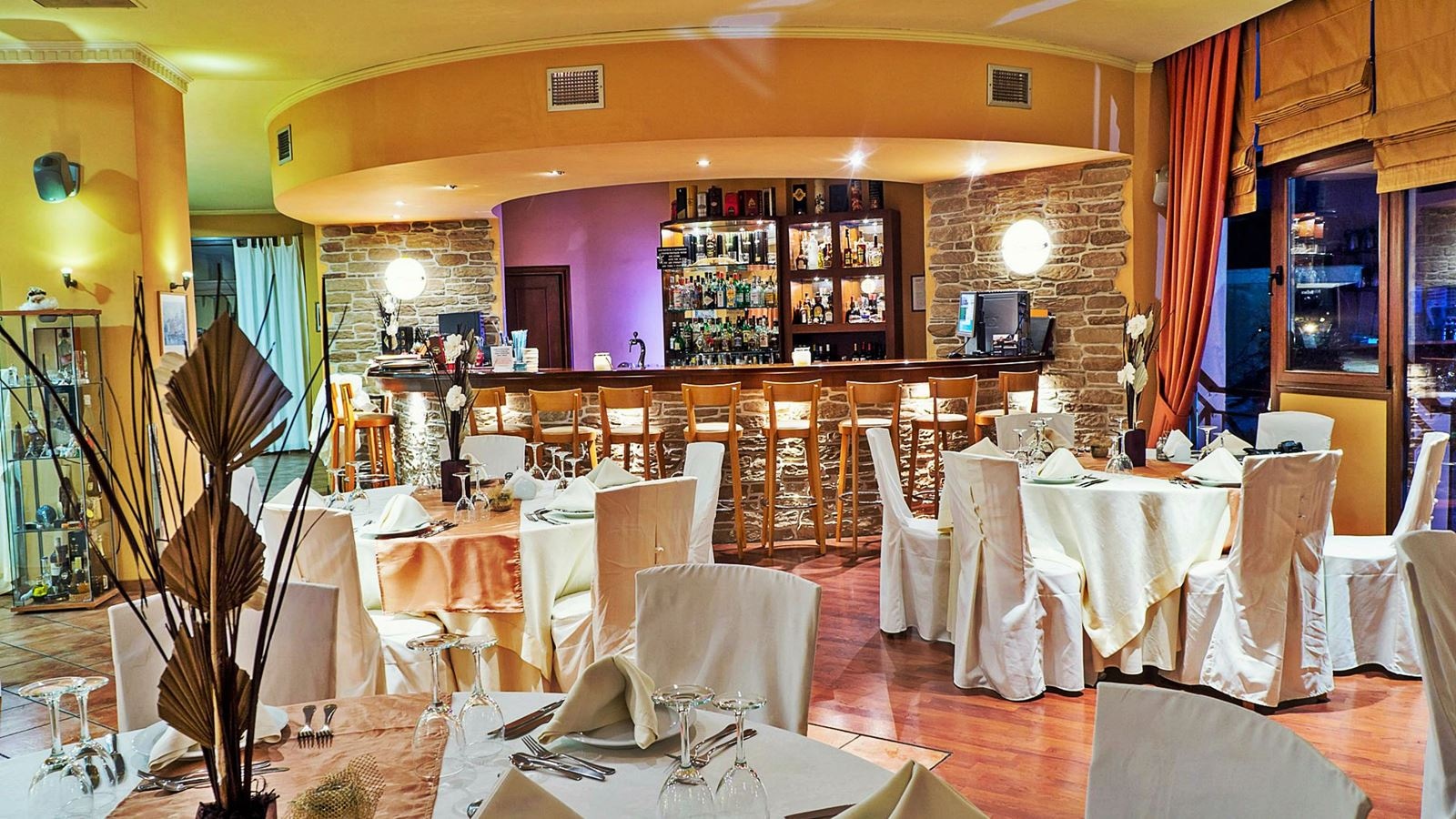 bars-ambassador-hotel-bar