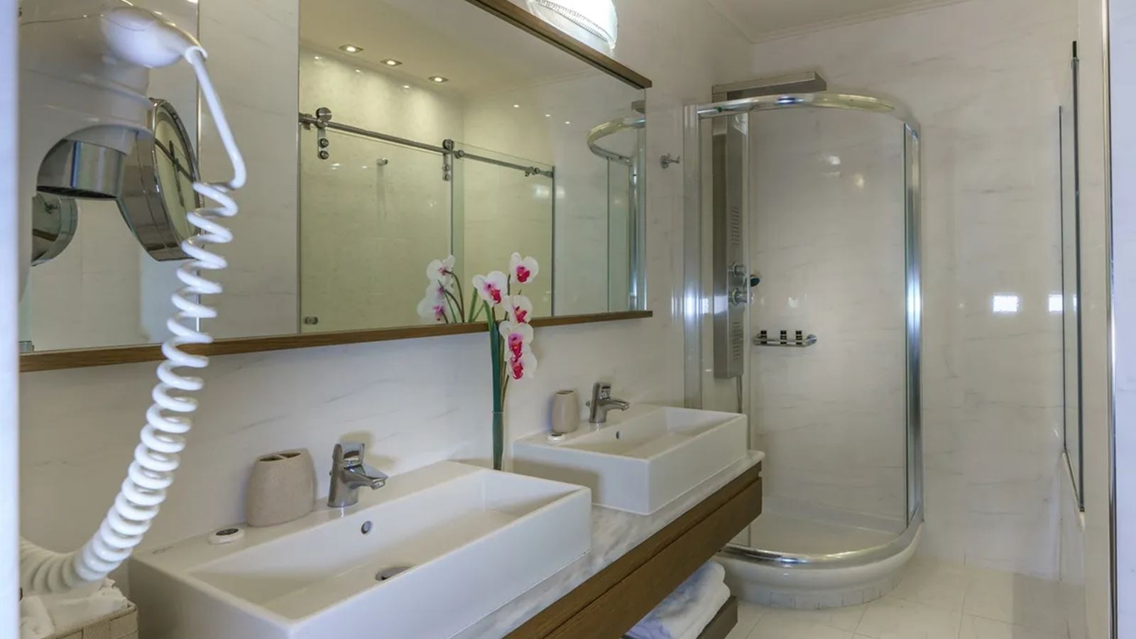 rooms-suite-inland-view