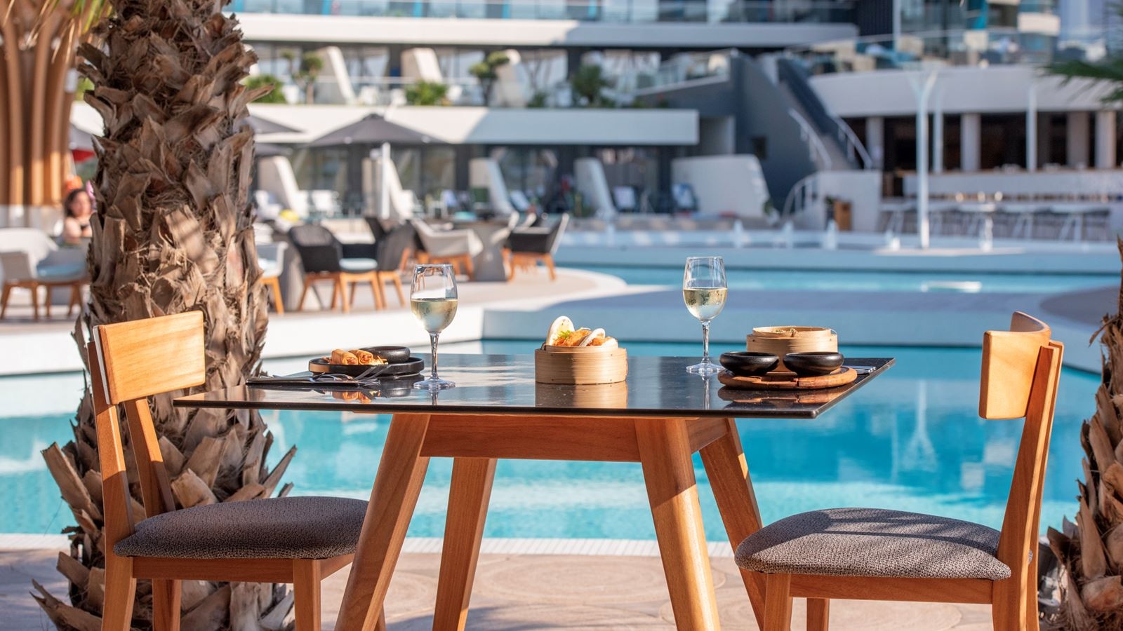 restaurants-wok--chopsticks