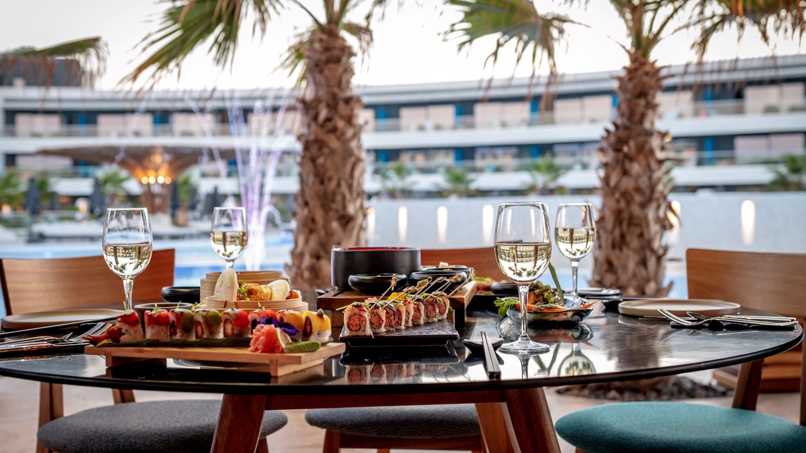 restaurants-wok--chopsticks