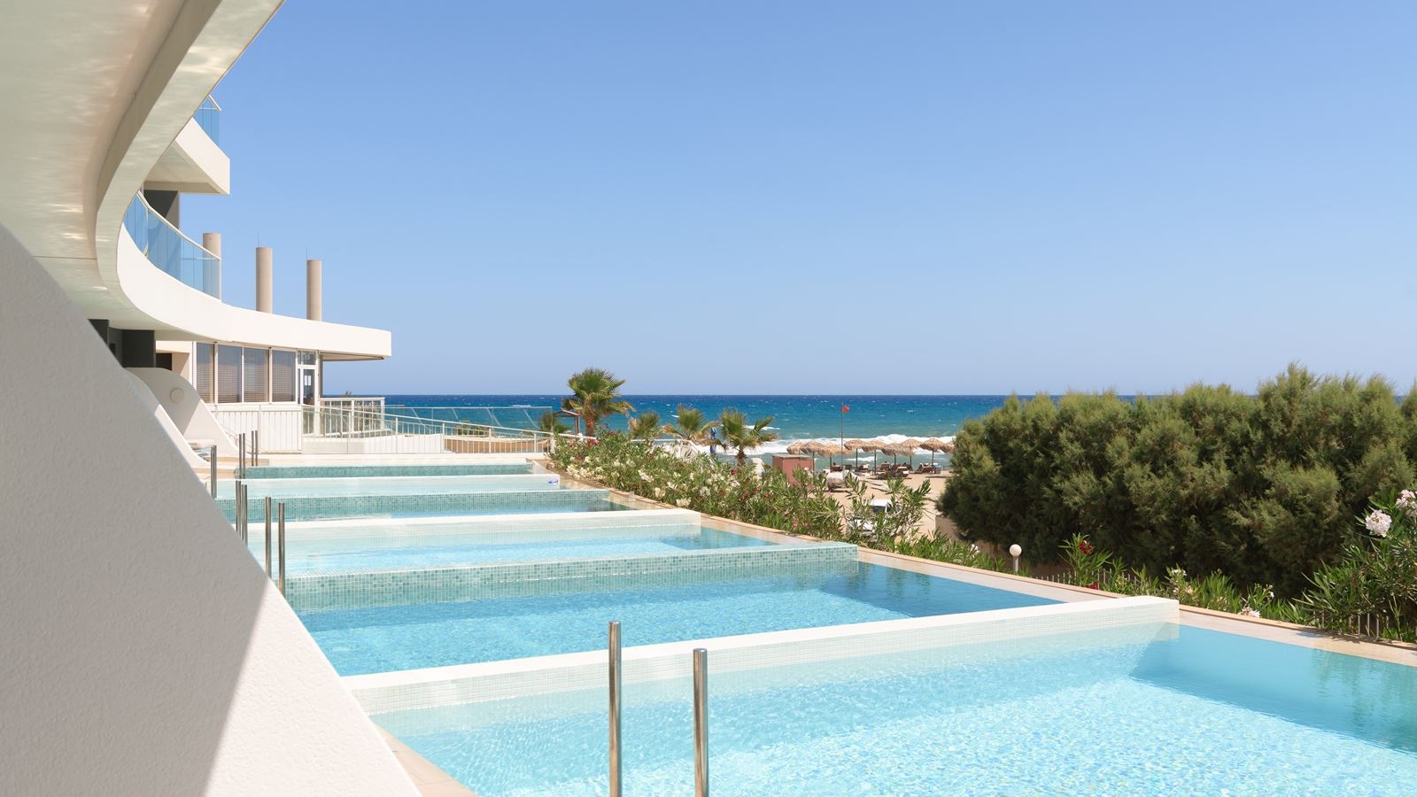 rooms-superior-exclusive-room-with-individual-pool-pool-or-sea-view