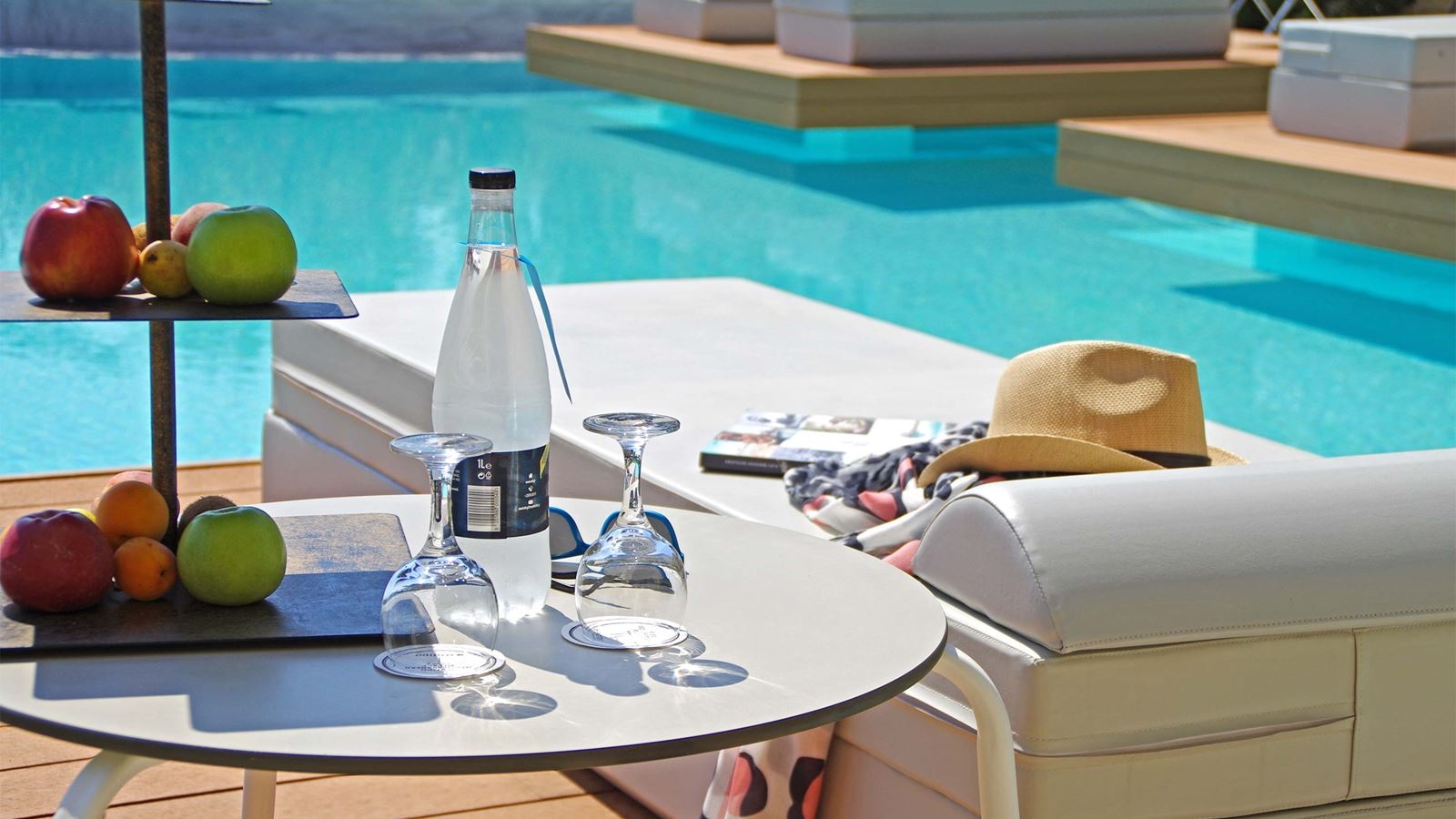 rooms-room-executive-double-seaview-swimup