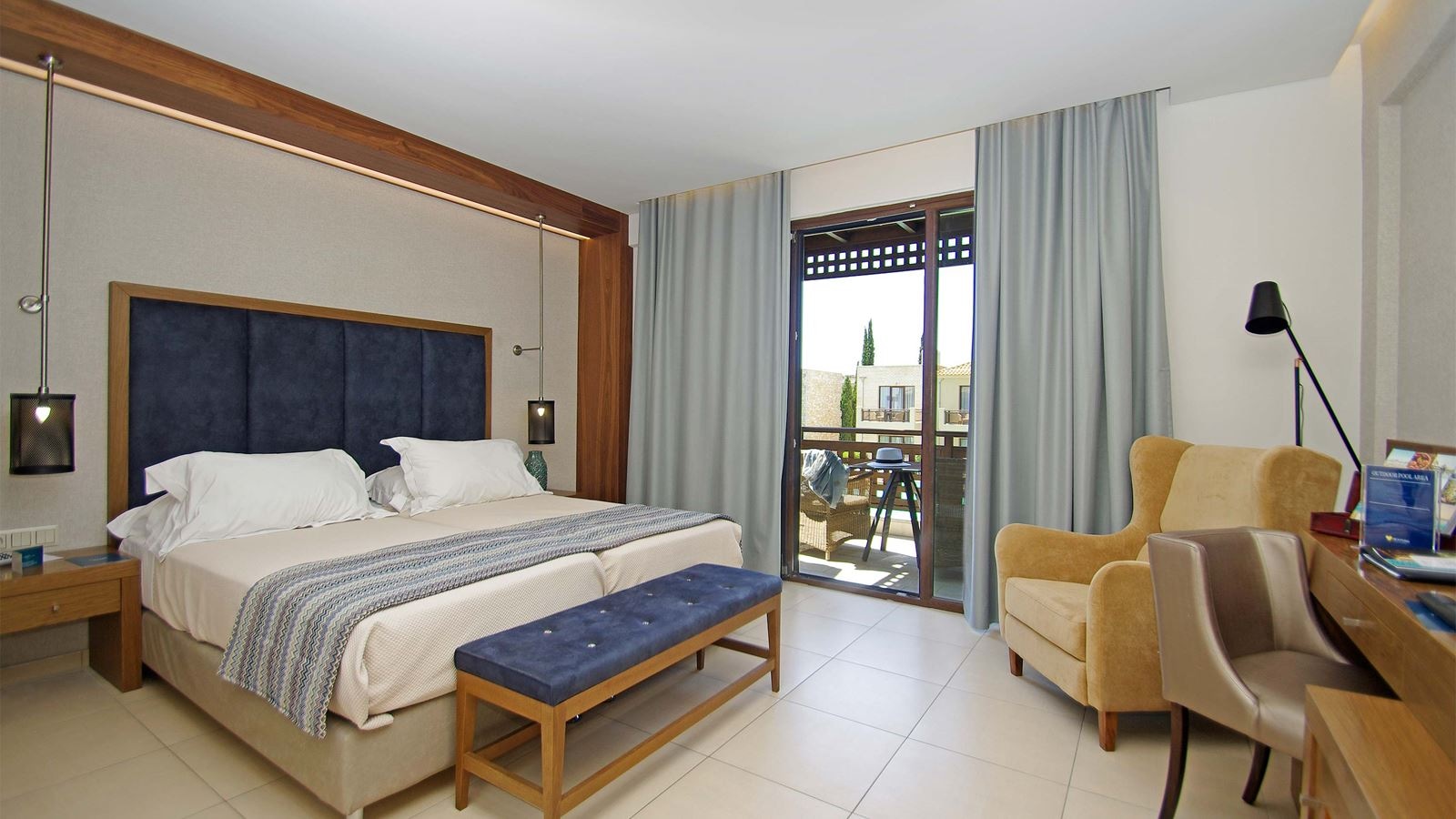 rooms-double-executive-sharing-pool--sea-view