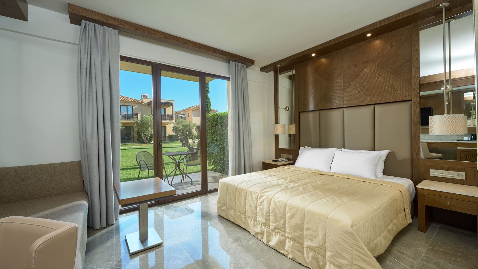 rooms-double-room-with-garden-view