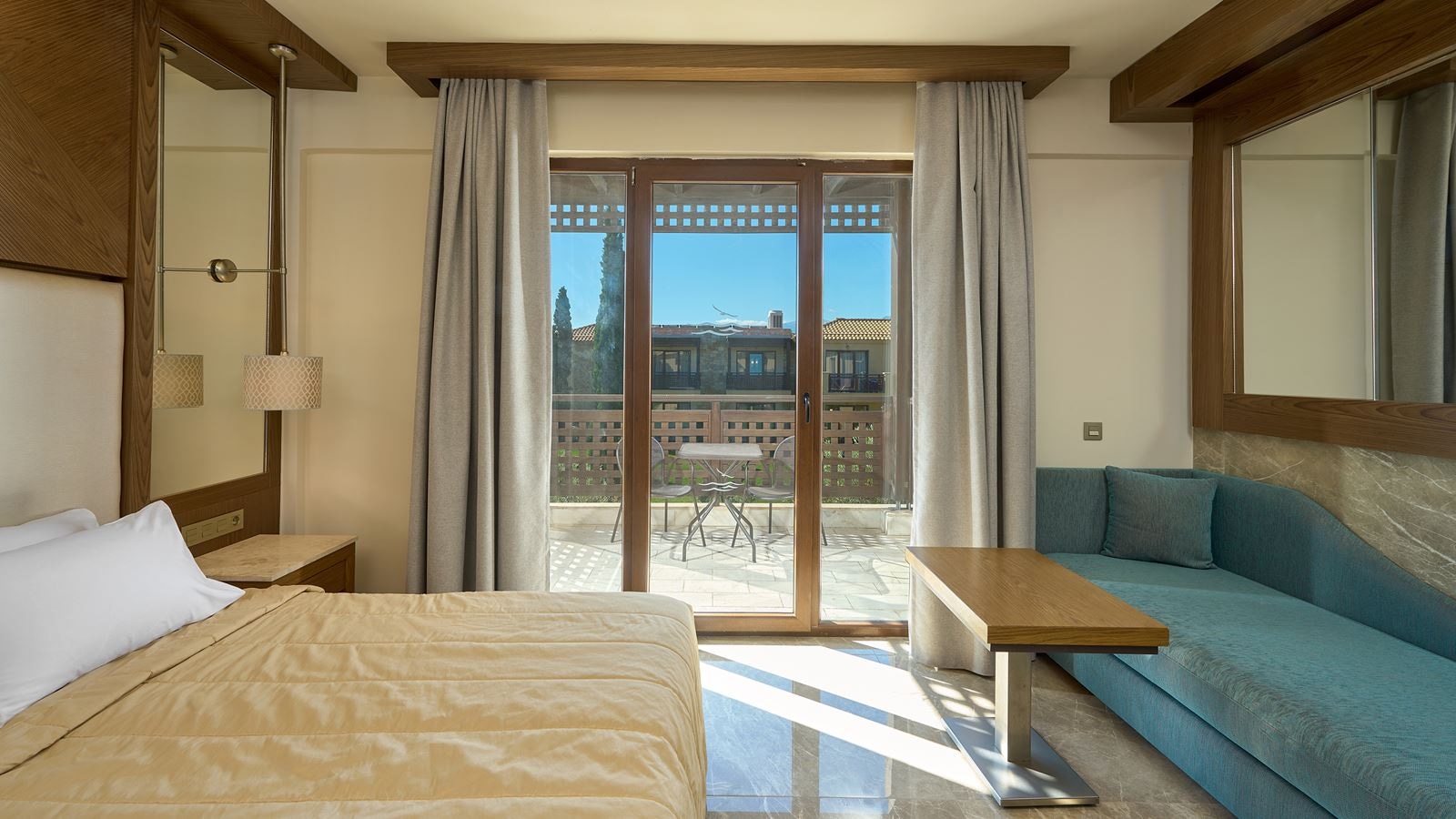 rooms-double-room-with-side-sea-view