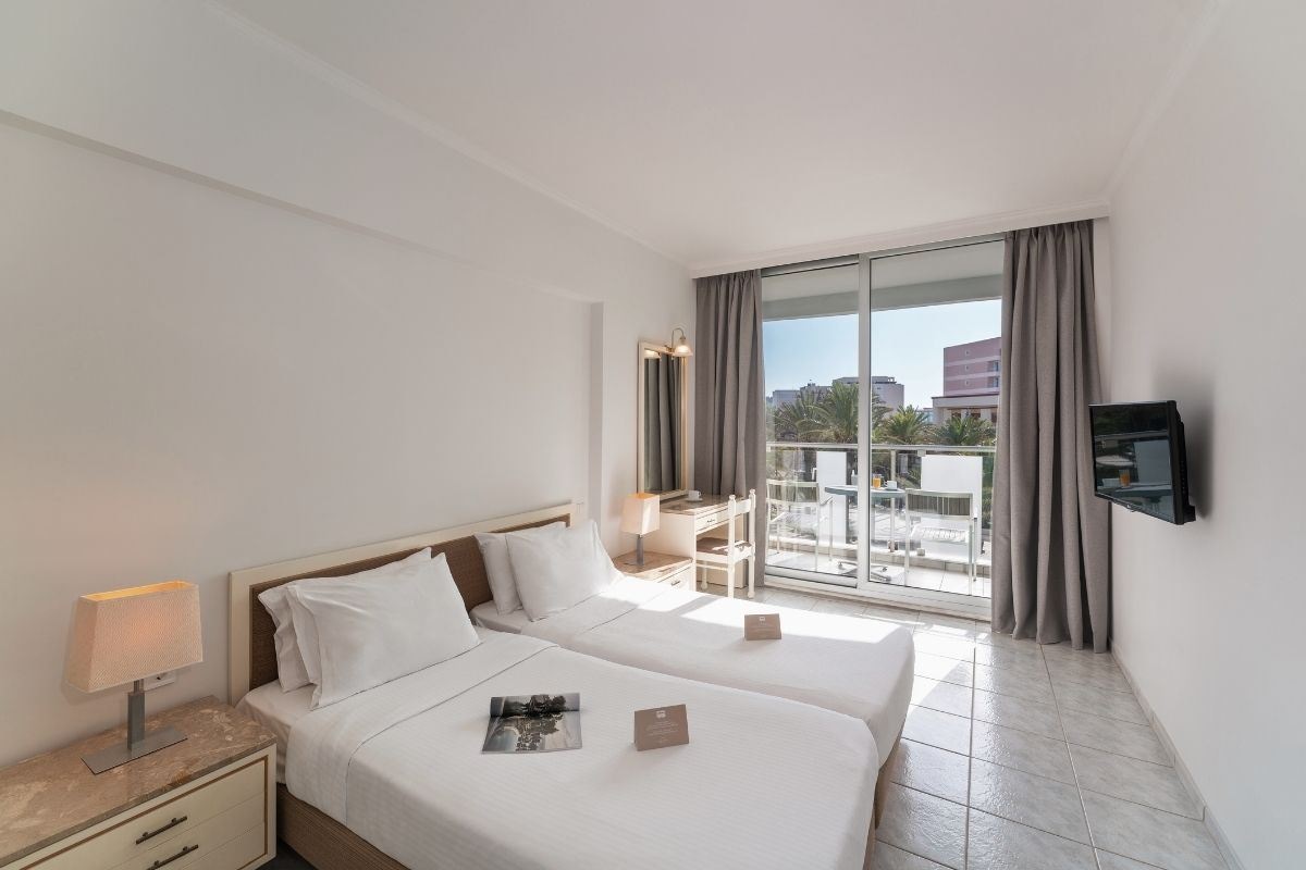 rooms-room-standard-double-land-view