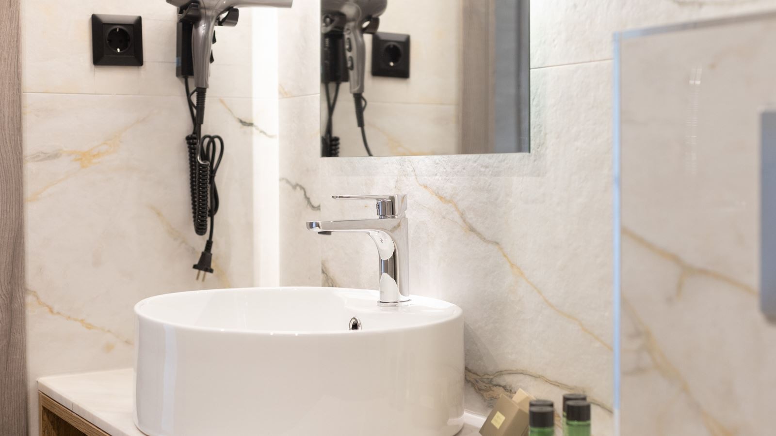 rooms-deluxe-double-room