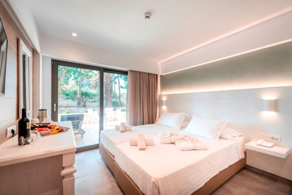 rooms-deluxe-veranda-garden-view