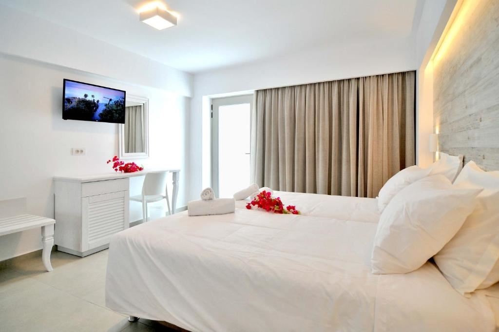 rooms-deluxe-veranda-pool-view