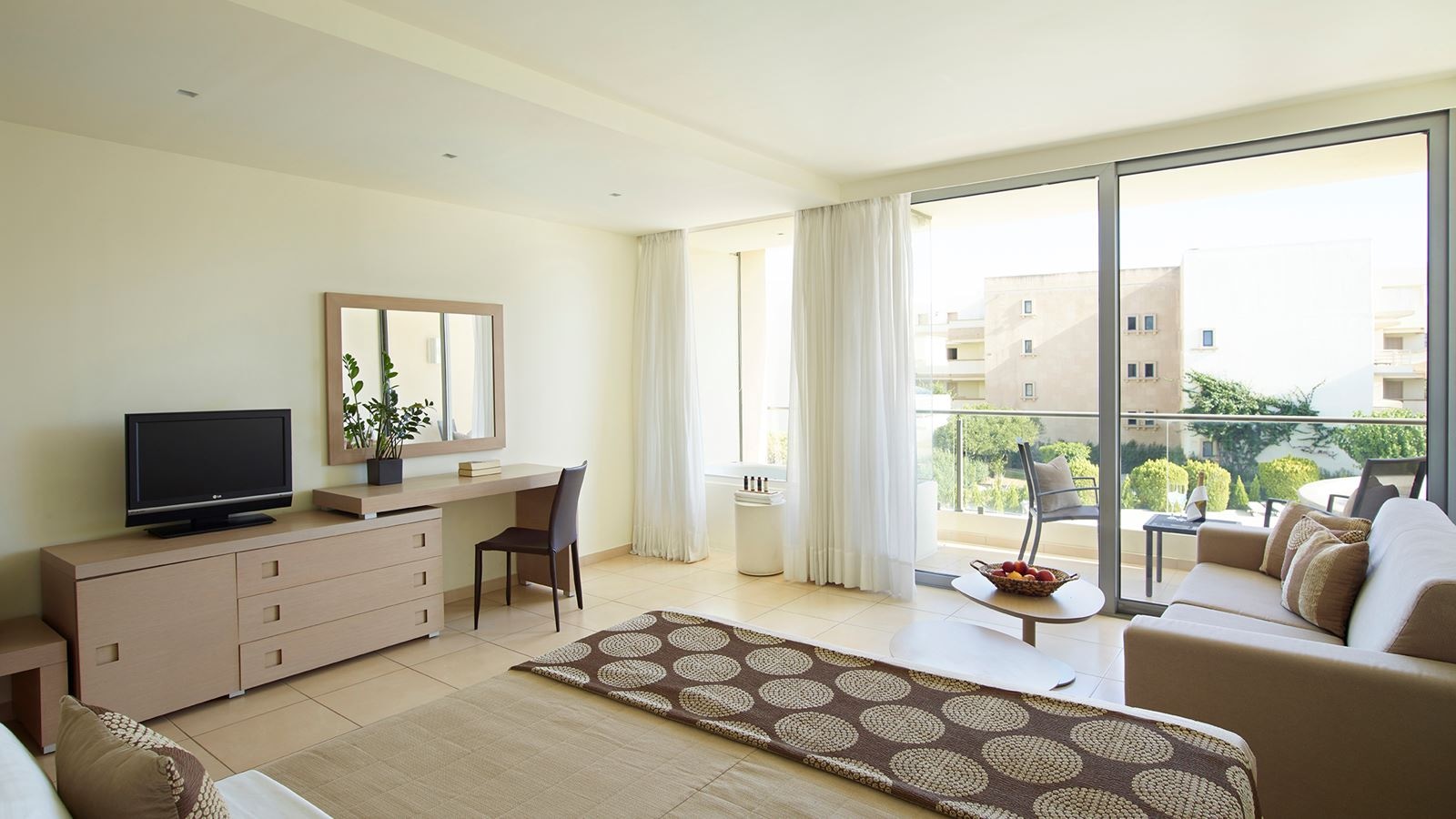 rooms-deluxe-room-with-spa-bath-garden-view