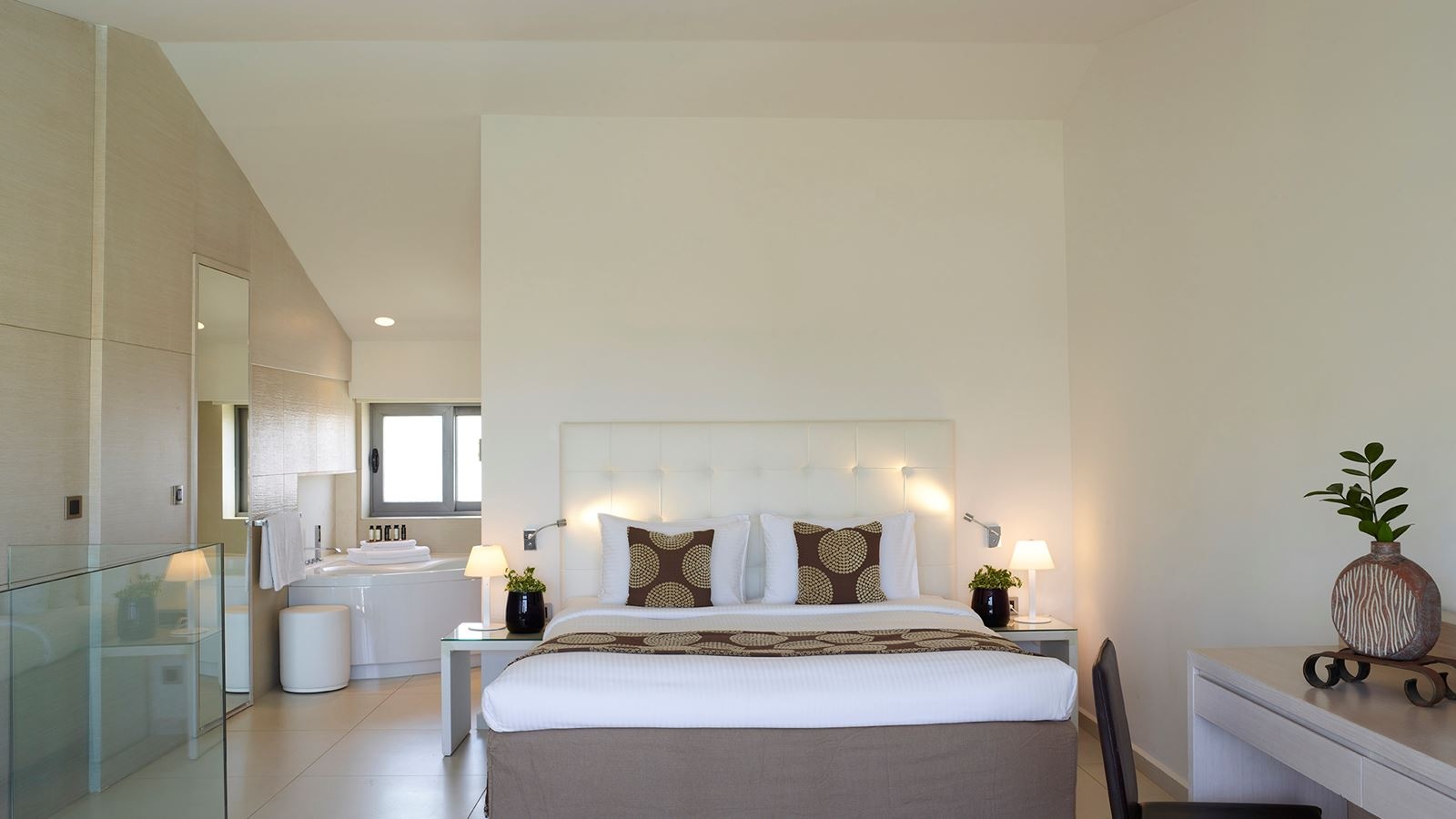 rooms-premium-double-room-with-spa-bath-garden-view