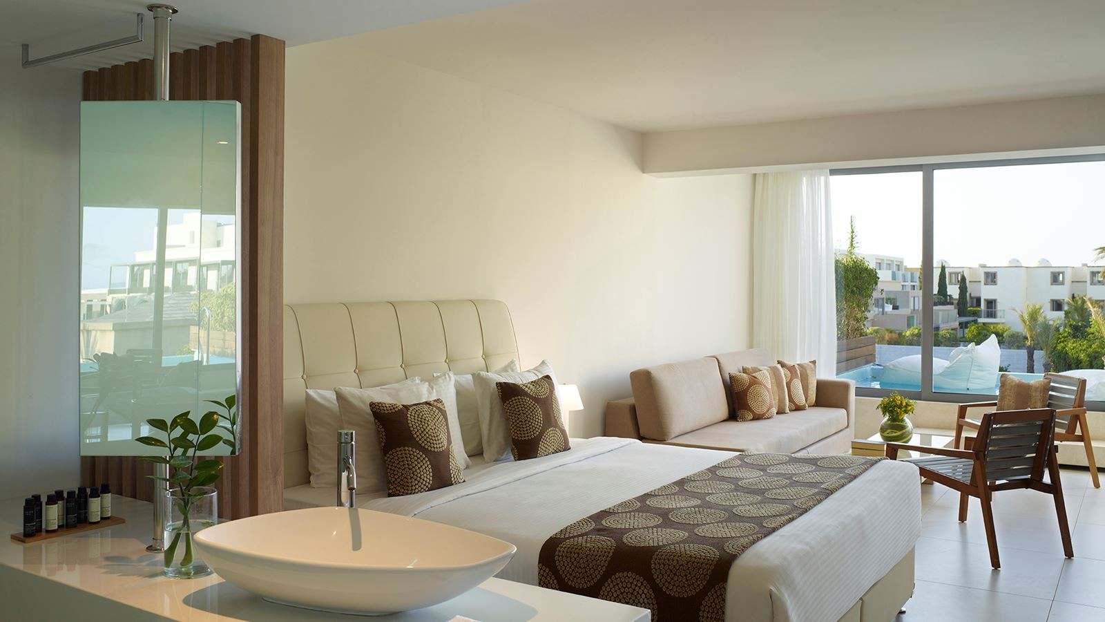 rooms-premium-swim-up-double-room-with-garden-view