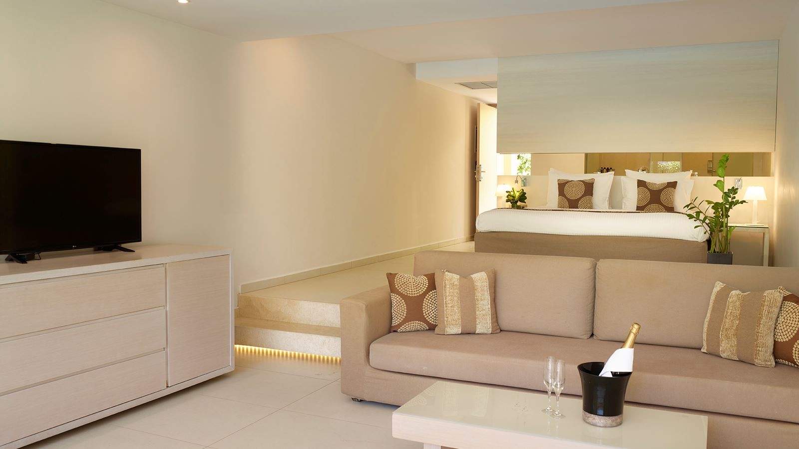 rooms-grand-suite-with-private-pool