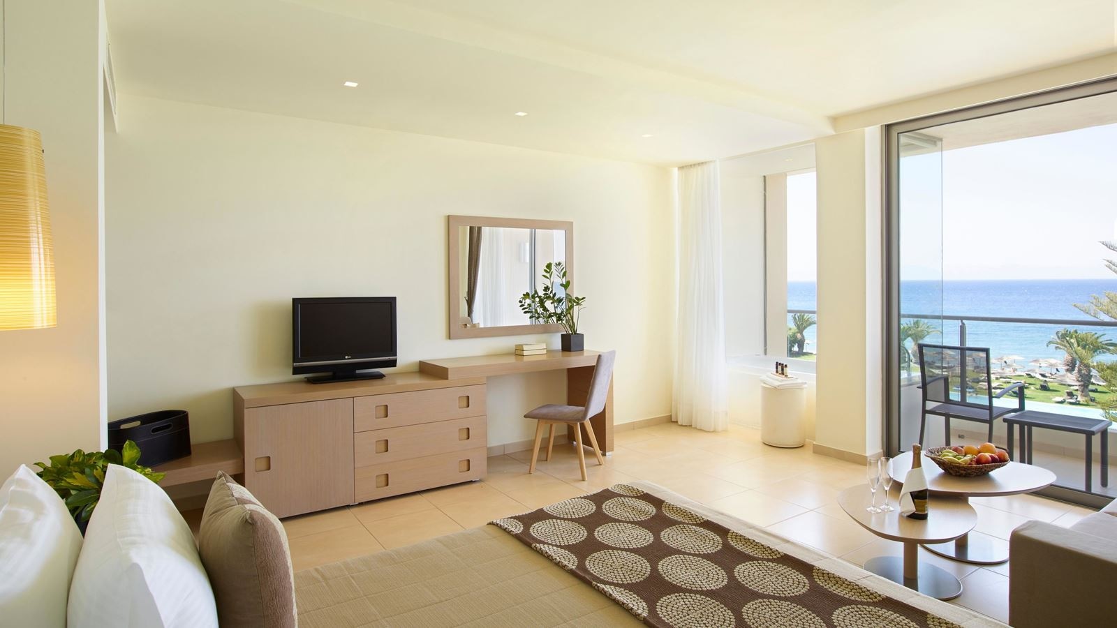 rooms-deluxe-room-with-spa-bath-sea-view