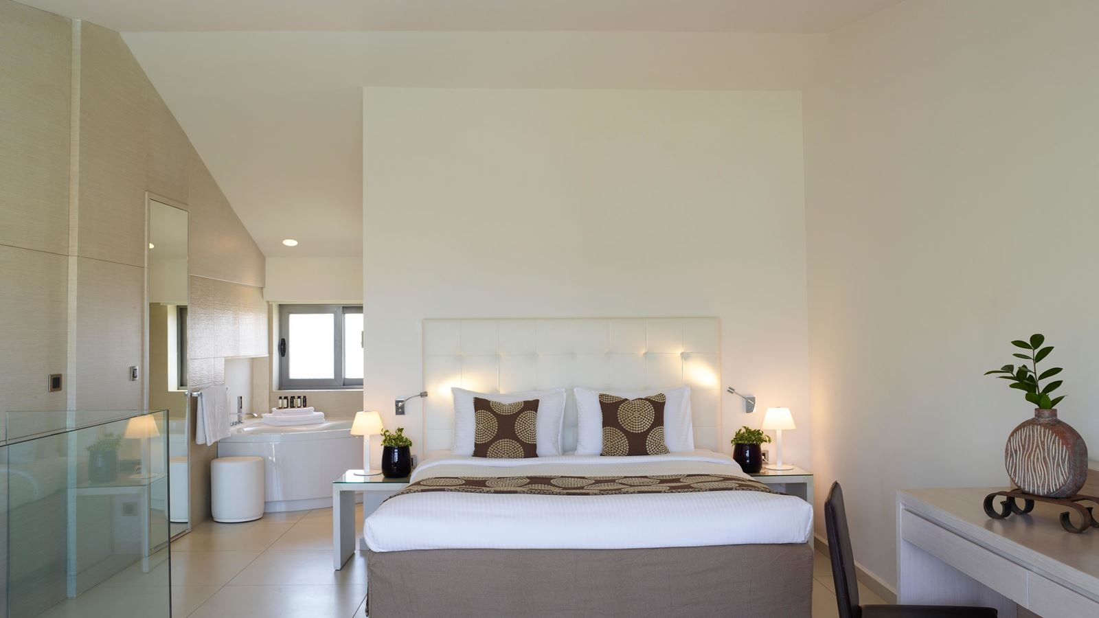 rooms-premium-double-room-with-spa-bath-garden-view