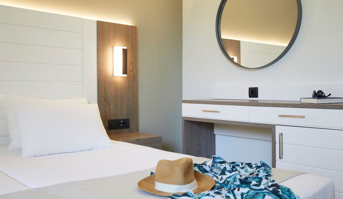 rooms-bungalow-large-sliding-doors-balcony-or-terrace