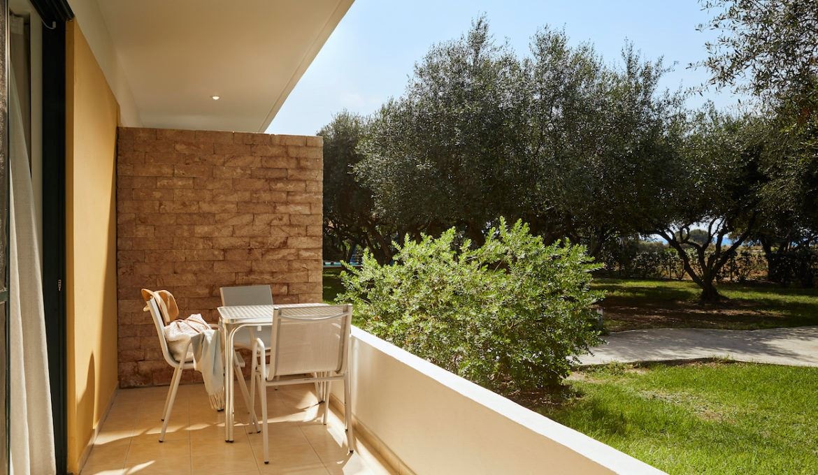 rooms-bungalow-large-sliding-doors-balcony-or-terrace