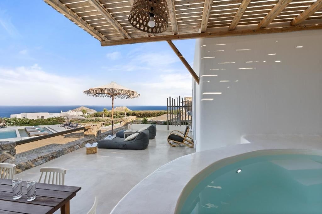 rooms-superior-suite-with-jetted-tub--sea-view