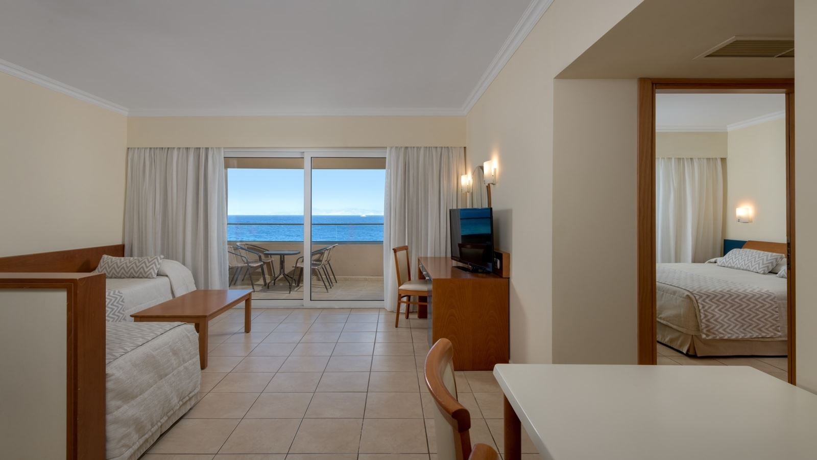 rooms-superior-suite-2-bedroom-apart-sea-view