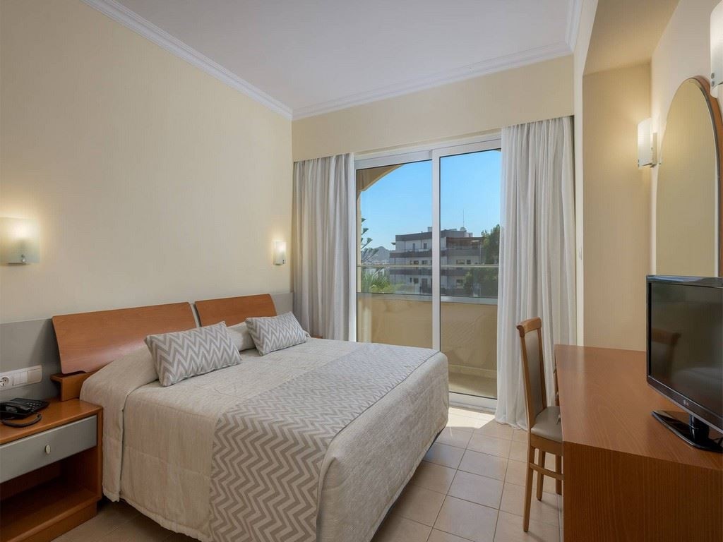 rooms-suite-apartment-garden-view