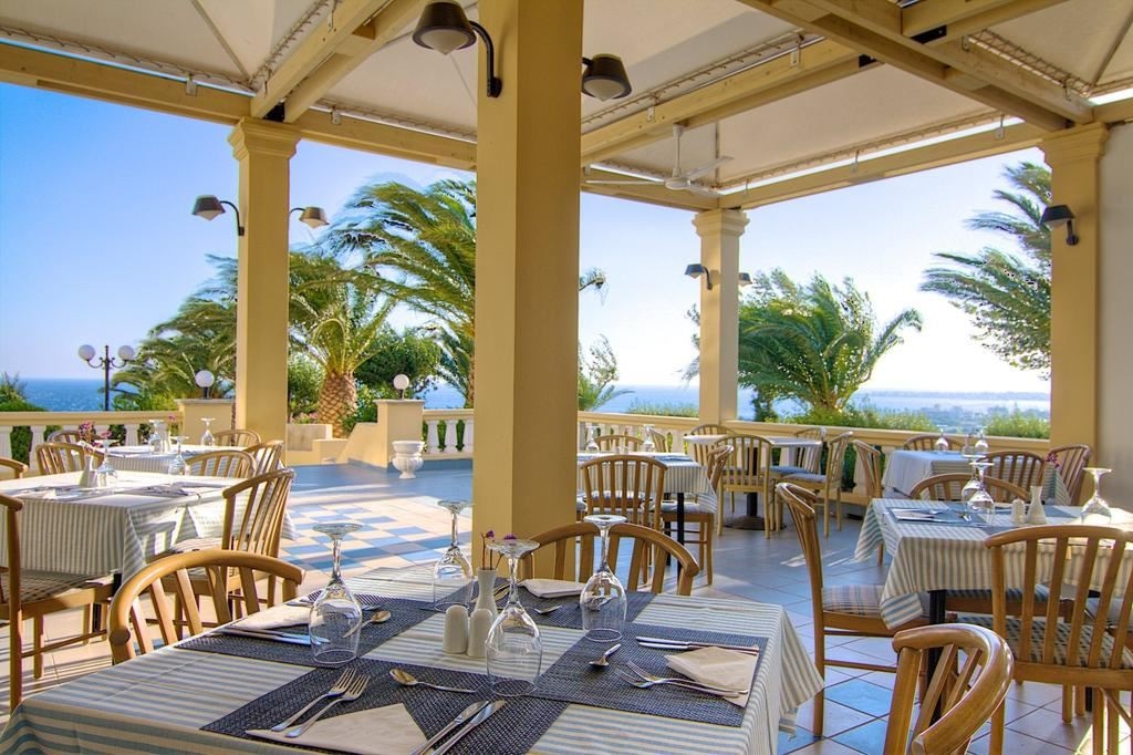 restaurants-pool-bar