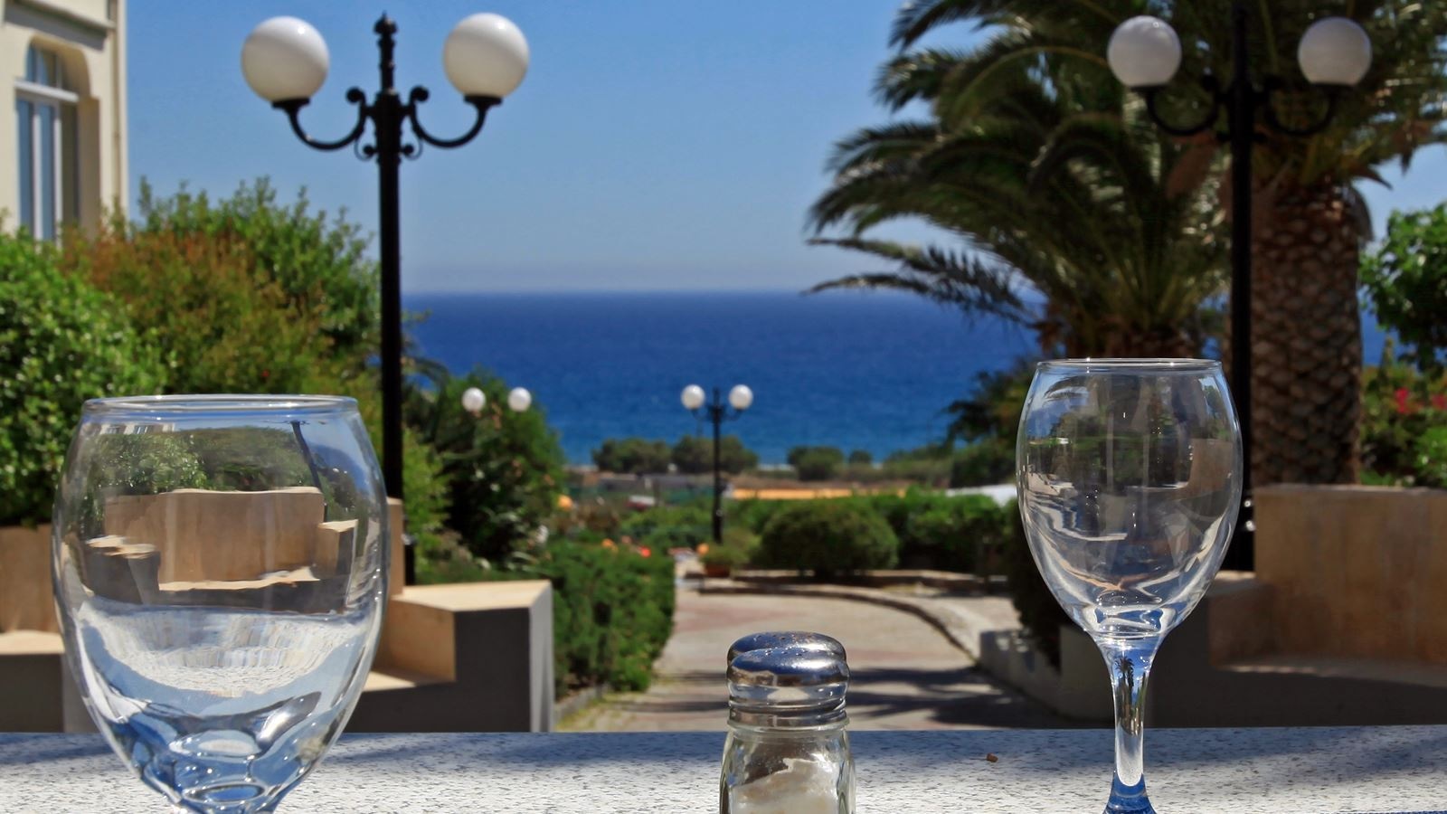 restaurants-pool-bar