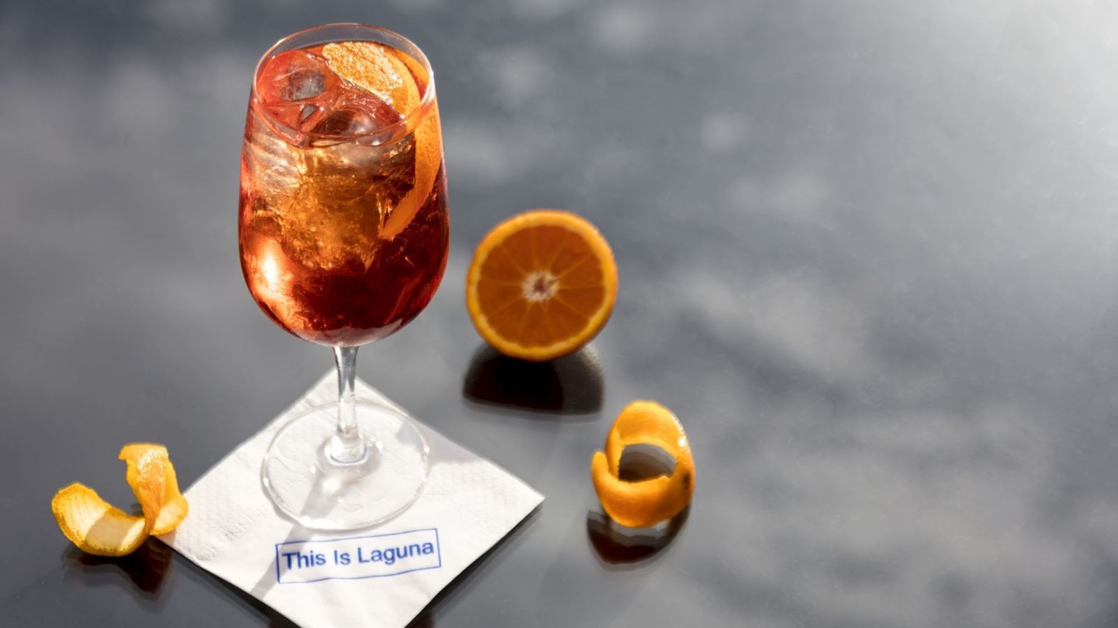 bars-laguna-pool-bar